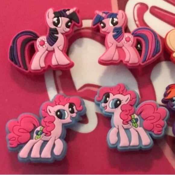 🦄1 My Little Pony Mystery Pin. - Picture 2 of 3